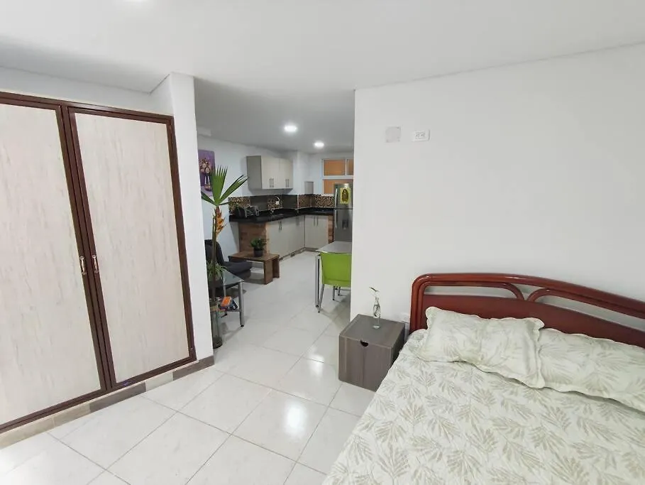 Beautiful And Bright Studio Apartment With Rooftop Cali
