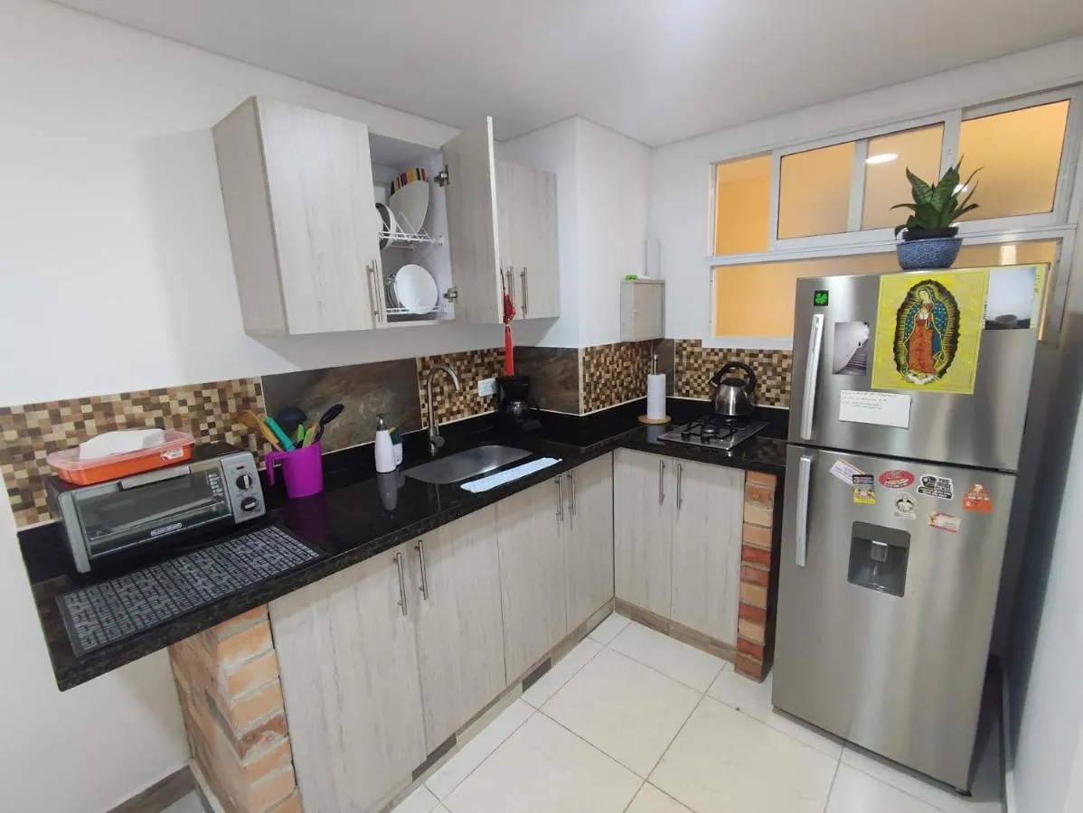 Beautiful And Bright Studio Apartment With Rooftop Cali 0*,
