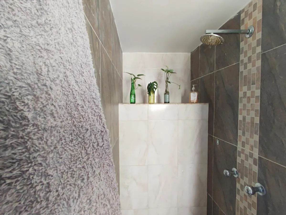 Beautiful And Bright Studio Apartment With Rooftop Cali